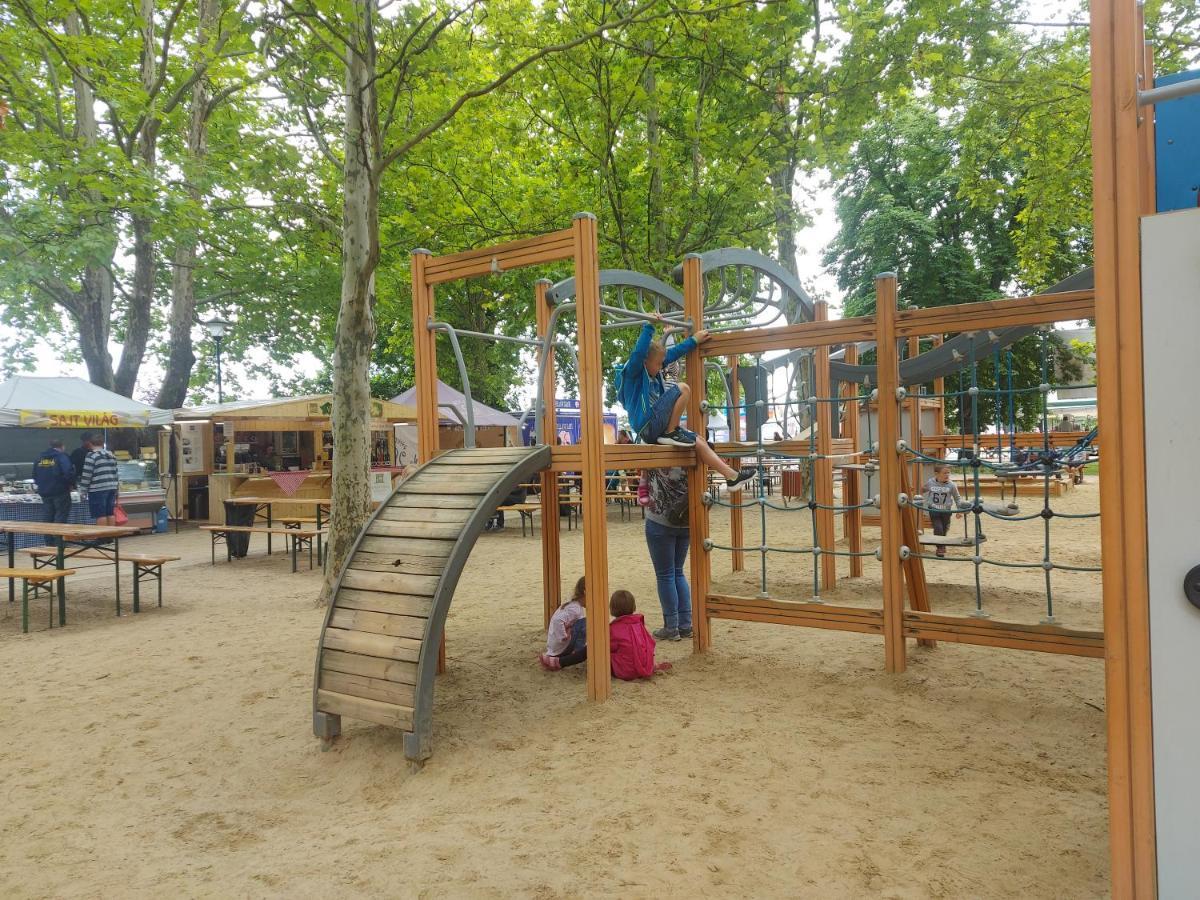 Tulipan Bungalow Camping Resort Дьєнешдіаш Екстер'єр фото