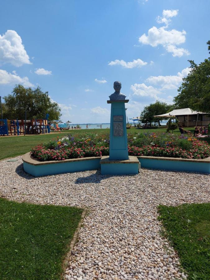Tulipan Bungalow Camping Resort Дьєнешдіаш Екстер'єр фото