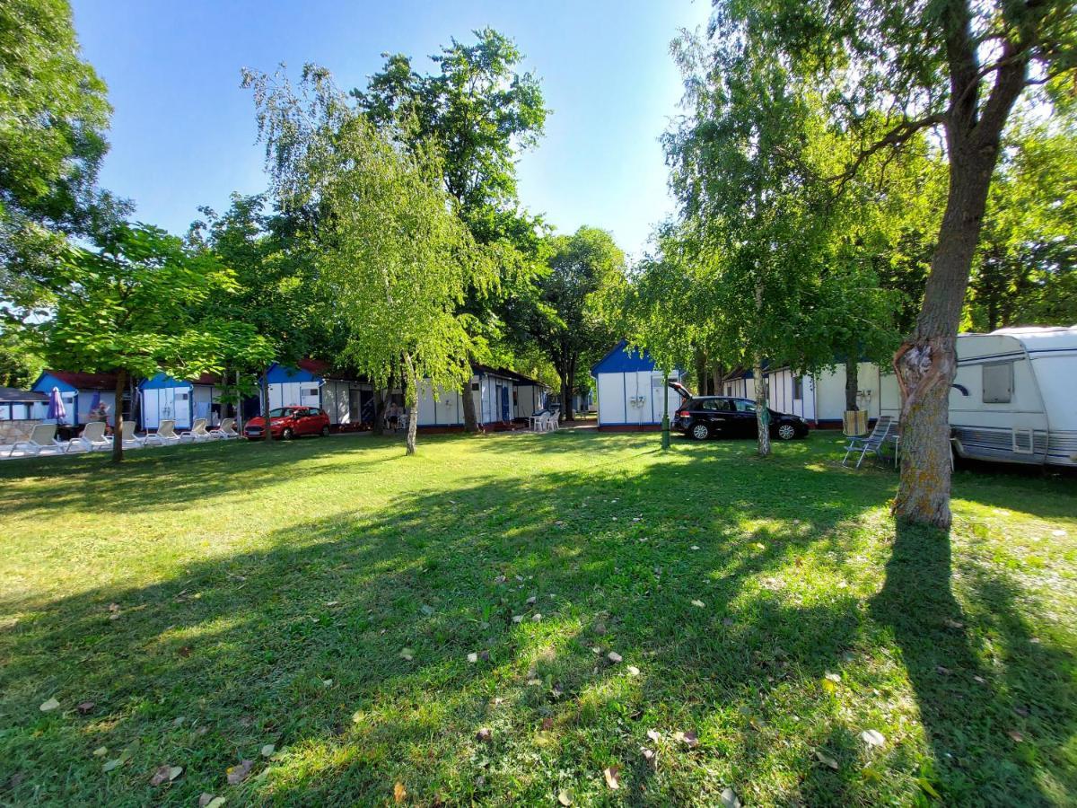 Tulipan Bungalow Camping Resort Дьєнешдіаш Екстер'єр фото