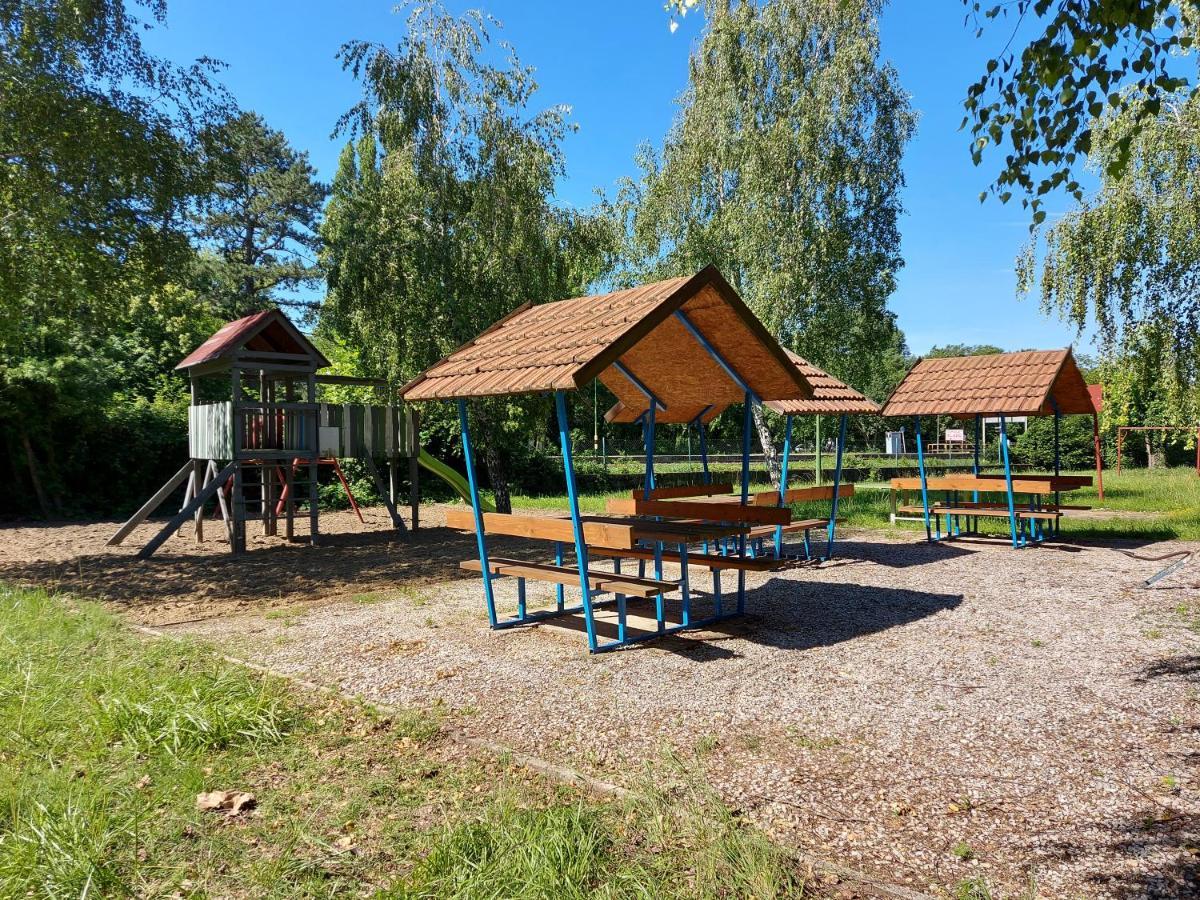 Tulipan Bungalow Camping Resort Дьєнешдіаш Екстер'єр фото