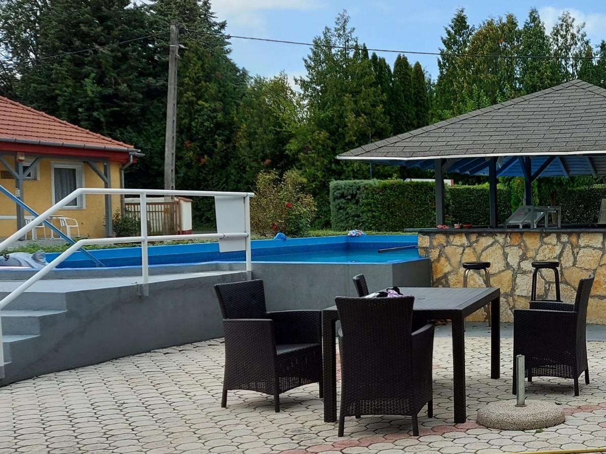 Tulipan Bungalow Camping Resort Дьєнешдіаш Екстер'єр фото
