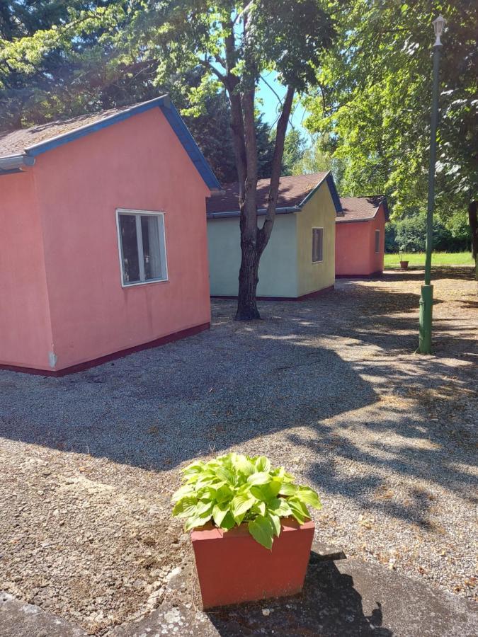 Tulipan Bungalow Camping Resort Дьєнешдіаш Екстер'єр фото