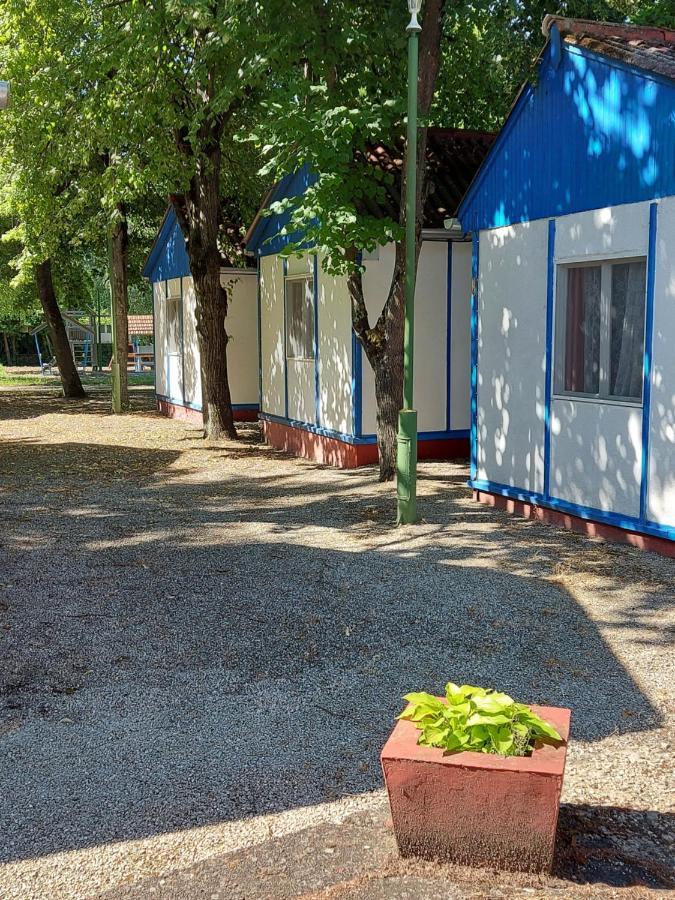 Tulipan Bungalow Camping Resort Дьєнешдіаш Екстер'єр фото