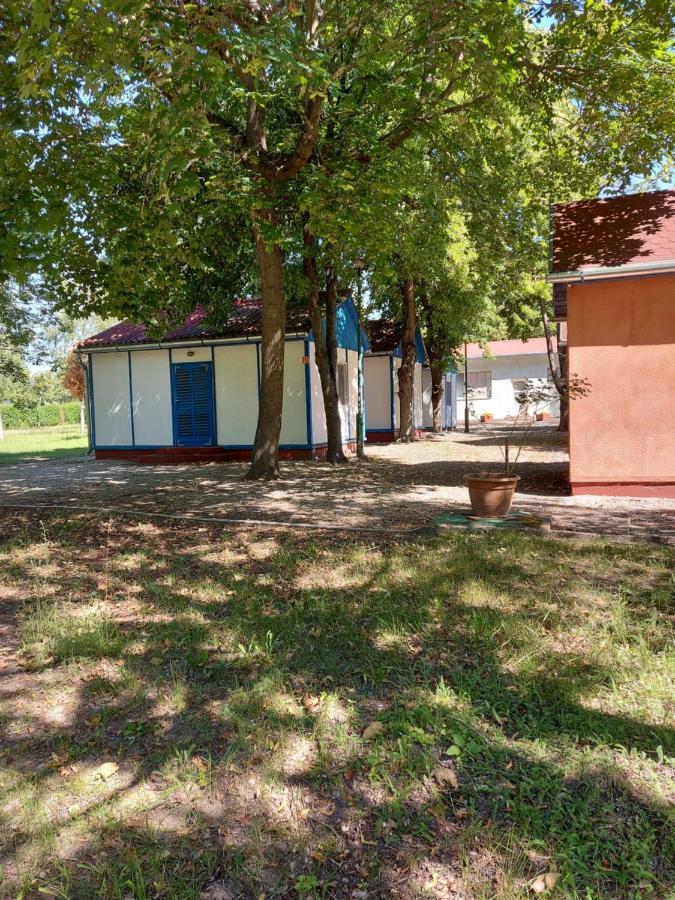 Tulipan Bungalow Camping Resort Дьєнешдіаш Екстер'єр фото