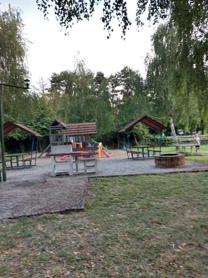 Tulipan Bungalow Camping Resort Дьєнешдіаш Екстер'єр фото