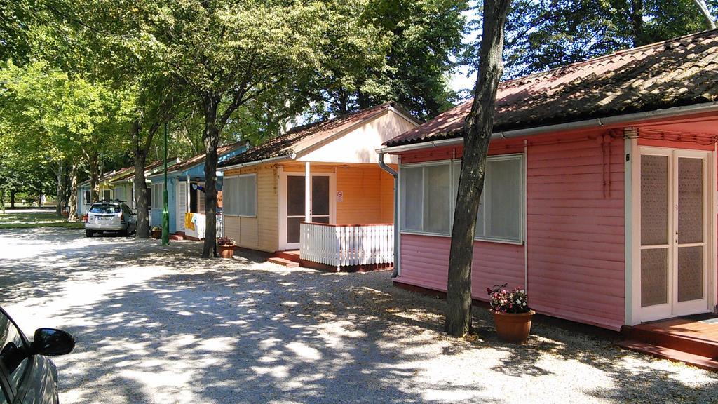 Tulipan Bungalow Camping Resort Дьєнешдіаш Екстер'єр фото