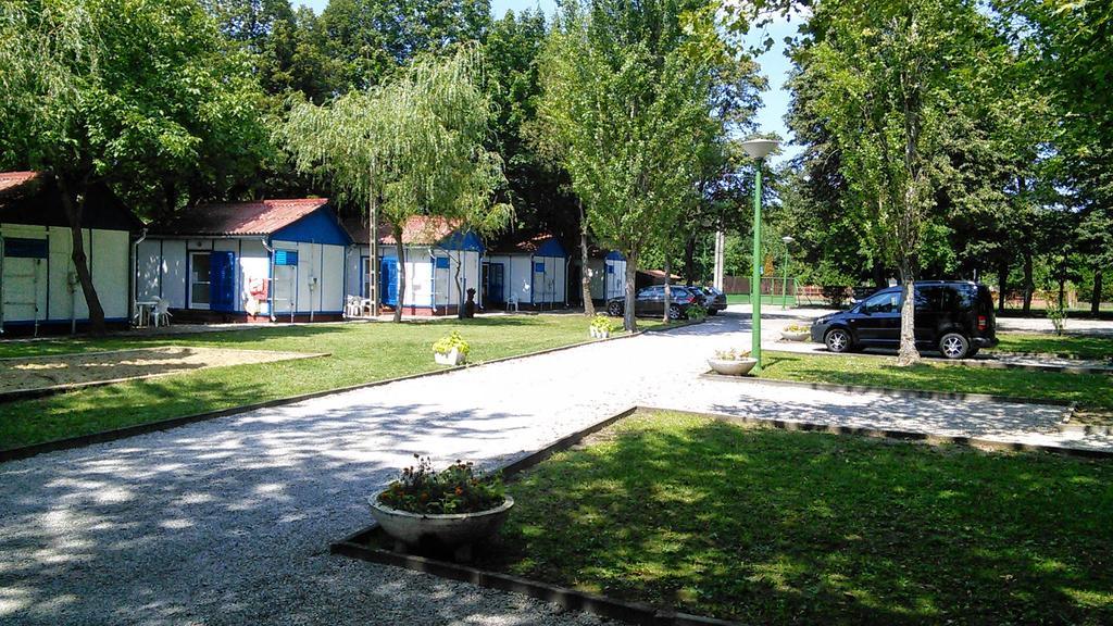 Tulipan Bungalow Camping Resort Дьєнешдіаш Екстер'єр фото