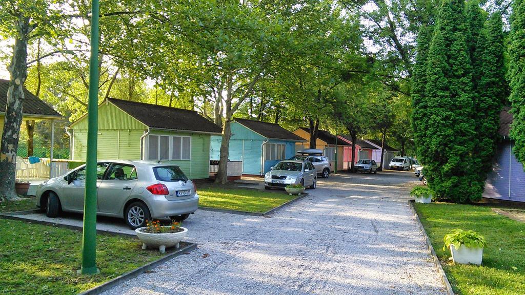 Tulipan Bungalow Camping Resort Дьєнешдіаш Екстер'єр фото
