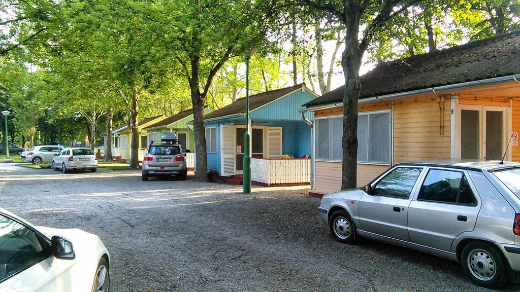Tulipan Bungalow Camping Resort Дьєнешдіаш Екстер'єр фото