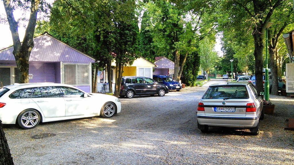 Tulipan Bungalow Camping Resort Дьєнешдіаш Екстер'єр фото