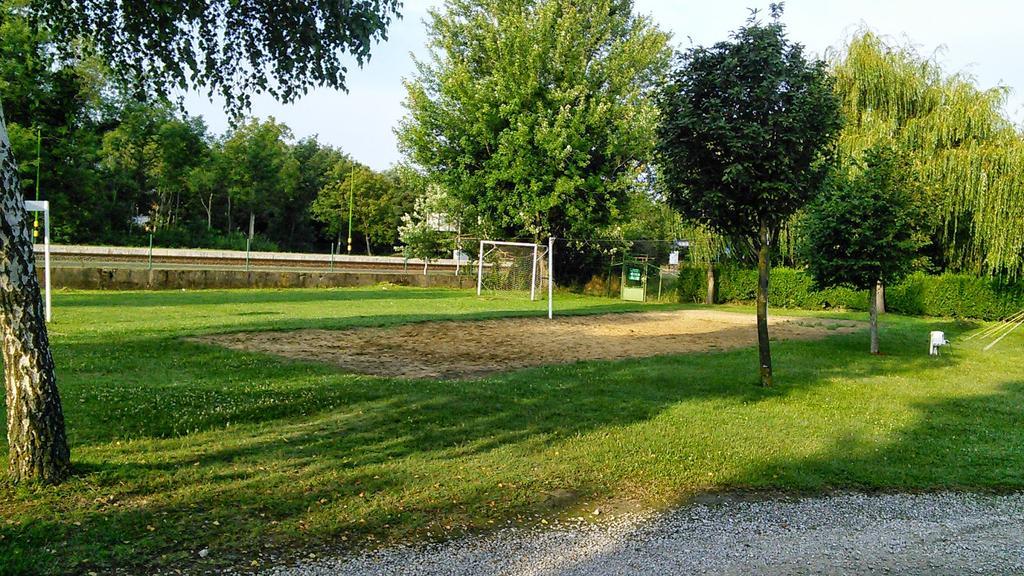 Tulipan Bungalow Camping Resort Дьєнешдіаш Екстер'єр фото